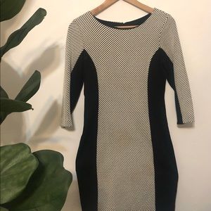 Banana Republic - black and white form fitting Dress- Size 4